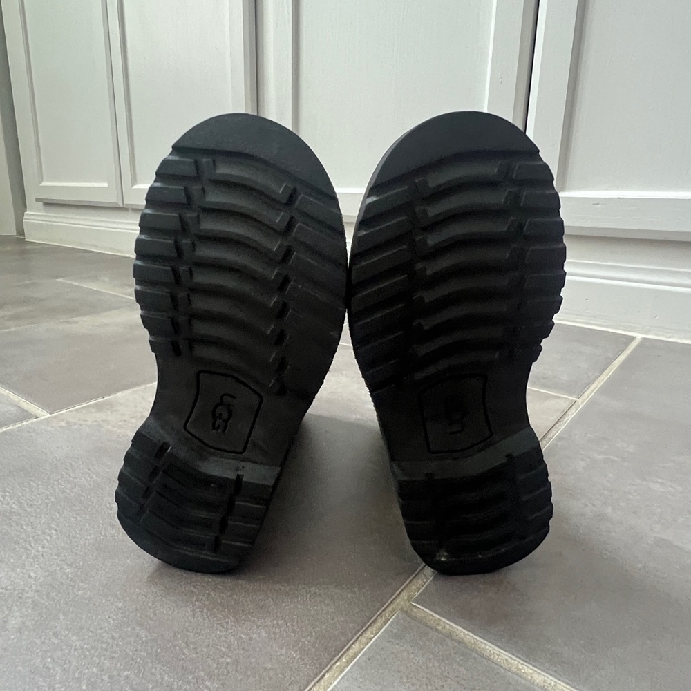 Ugg Boots and leather and suede - Picture 5 of 5